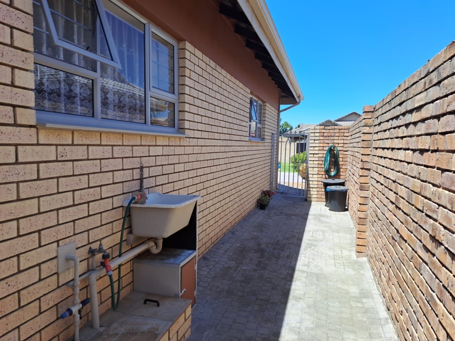 2 Bedroom Property for Sale in Dormehls Drift Western Cape